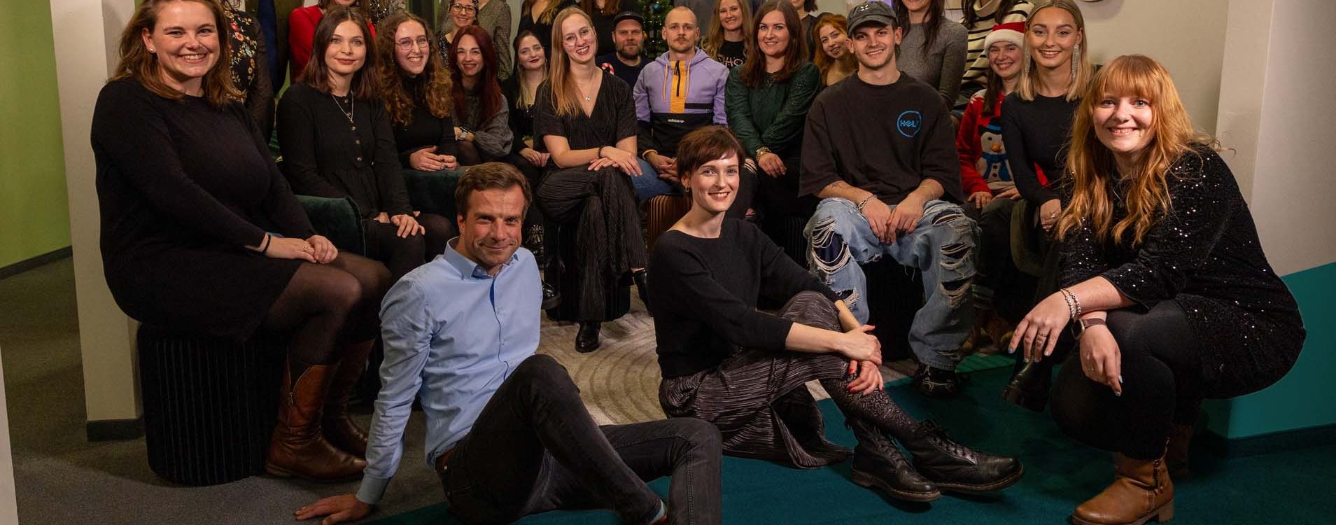 Gruppenfoto von Mitarbeitenden einer Firma